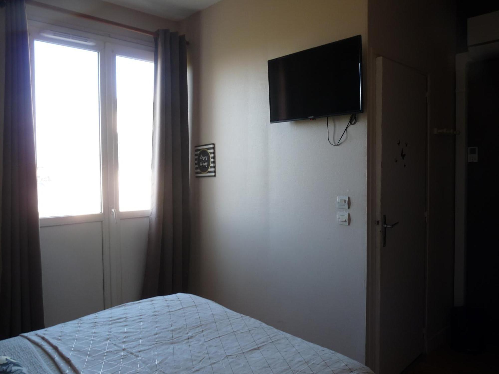 Les Chambres De La Gare นอยเยส์-ซัวร์-แช ภายนอก รูปภาพ