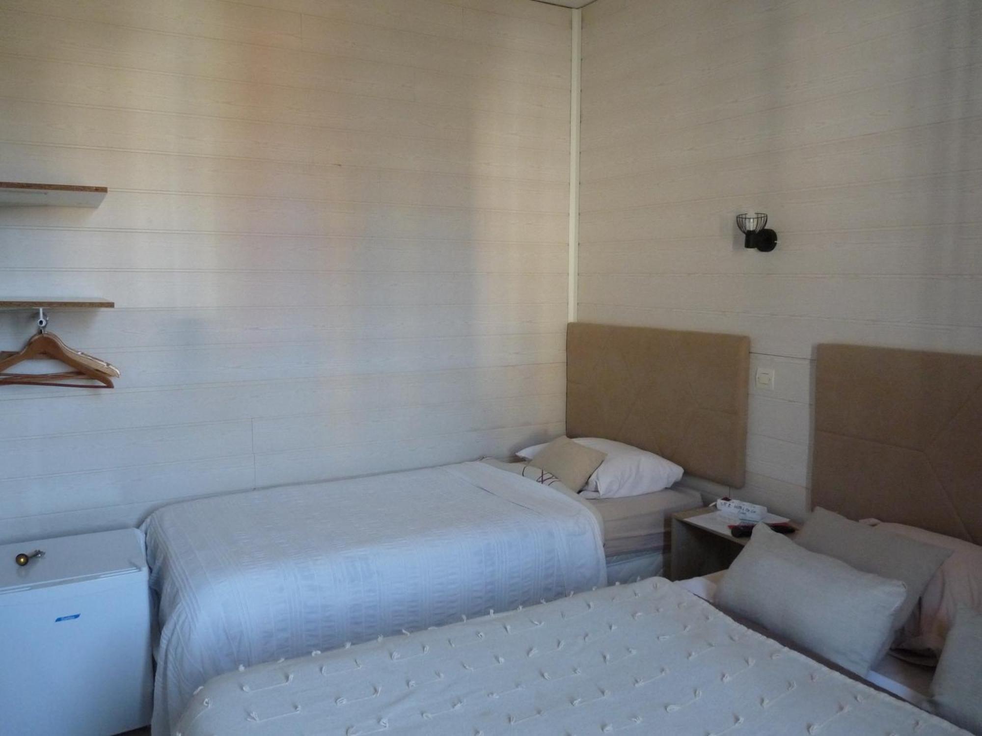 Les Chambres De La Gare นอยเยส์-ซัวร์-แช ภายนอก รูปภาพ